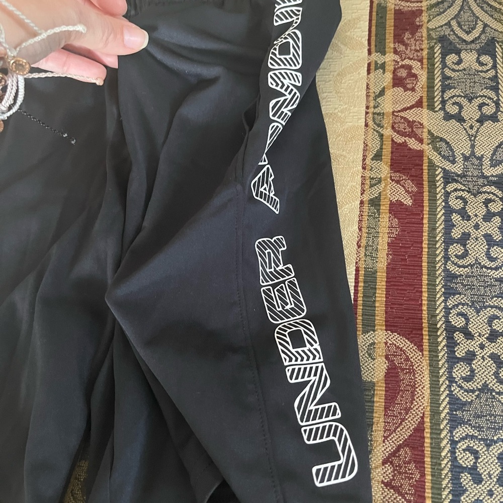Youth XS Under Armour Shorts in black. - Picture 5 of 6